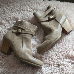Aerosoles Stylish Tan Ankle Boots for Women Size 9.5
